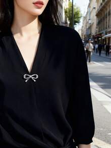 1 pieza Broche antirreflectante para mujer, Broche de lazo para mujer, Elegante alfiler de solapa de lazo, Adecuado para mujeres y niñas, Accesorio de ropa clásico para suéter, sombrero, bufanda, vestido, traje, insignia, joyería de moda, Alfiler para el cuello de mujer para el Día de San Valentín, verano, escuela, otoño, Halloween