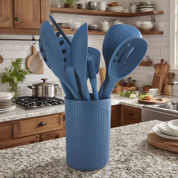 Conjunto de utensílios de cozinha de silicone com 11 peças | Design antiderrapante resistente ao calor até 230 °C | Adequado para panelas antiaderentes | Inclui balde de armazenamento | Espátula, colher e escova incluídas | Máquina de lavar louça | Essencial para cozinha em estilo nórdico