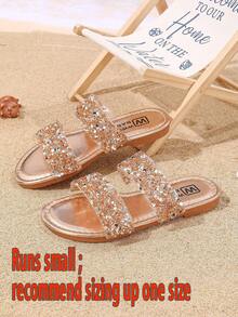 夏季女童时尚拖鞋，金色和银色装饰闪光，平底圆头公主风格，休闲沙滩凉鞋，适合日常户外 - 香檳色 - 查看 2