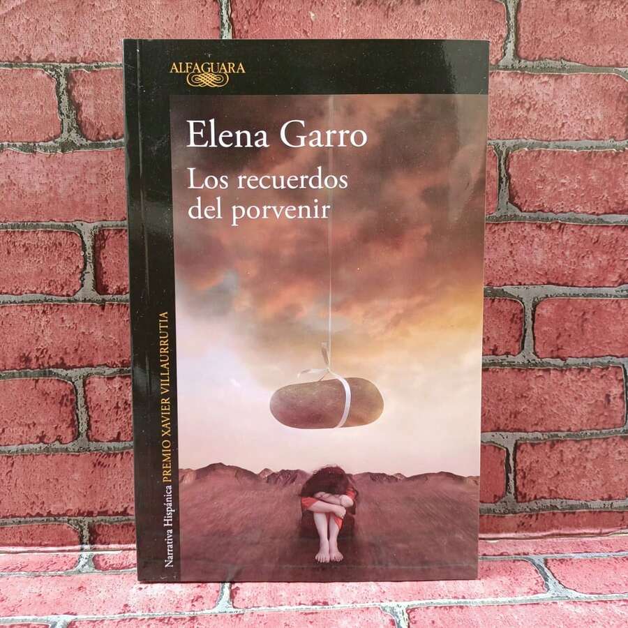 Los recuerdos del porvenir. De Elena Garro. Una novela que explora la vida en el pueblo de Ixtepec durante la revolución mexicana. - Libro único - Ver 1