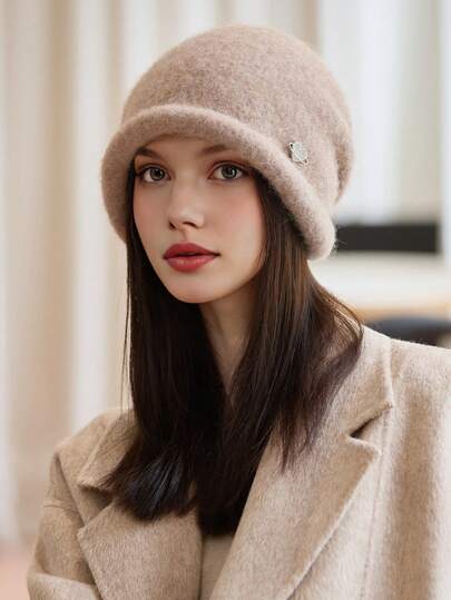 1pc Women's Solid Color Winter Hat, Fashionable Cuffed Knit Beanie, Flattering Fit, Heart Logo, Suitable For Everyday Wear