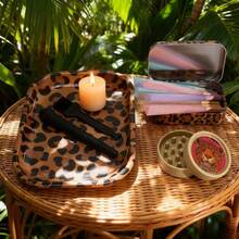 6pcs Rolling Tray Set, For Leopard Pattern Lovers | Includes 180*140mm Rolling Tray, Grinder, Tin Box, 1 Tube, Cleaning Brush, 8-Pack Colorful Cones | All-In-One Set, Smoking Accessories Kit, For Friends, Families, And Smokers - 6件套裝 - 查看 1