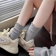 8 Paar Socken für Frauen, japanischer und koreanischer Stil, Frühling und Sommer einfarbige retroholische atmungsaktive Mesh-Socken für Frauen, Herbst Mittellang Plüsch-Socken für Frauen, japanische lose Spitzen-Socken Ins (1/4/8 Paare)