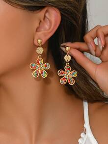 1 Pair Handmade Crystal Flower Drop Earrings, Candy Color Beaded 5-Petal Floral Earrings, Elegant High-End Artificial Crystal Flower Dangle Earrings, Suitable For Women's Daily, Vacation, Party Wear (Bead Color & Position Random)