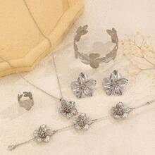 Women Pendant Necklaces