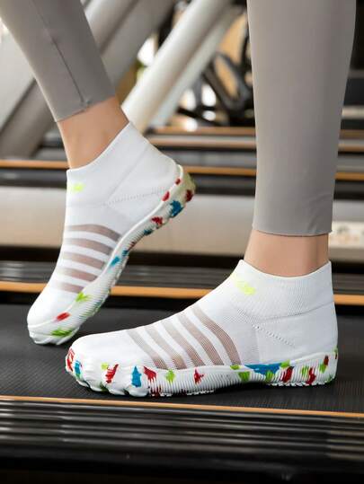 TOLLN 1 双条纹面料和蕾丝拼布中帮健身鞋，适合全年综合训练