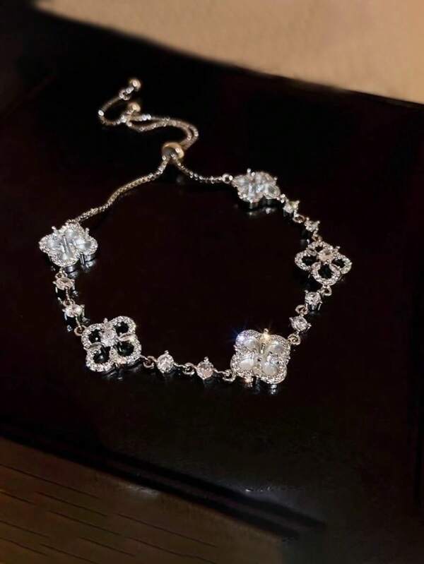 1pc Minimalist Rhinestone Flower Adjustable Bracelet, Elegant French Design, Suitable For Parties, Gifts, And Daily Wear