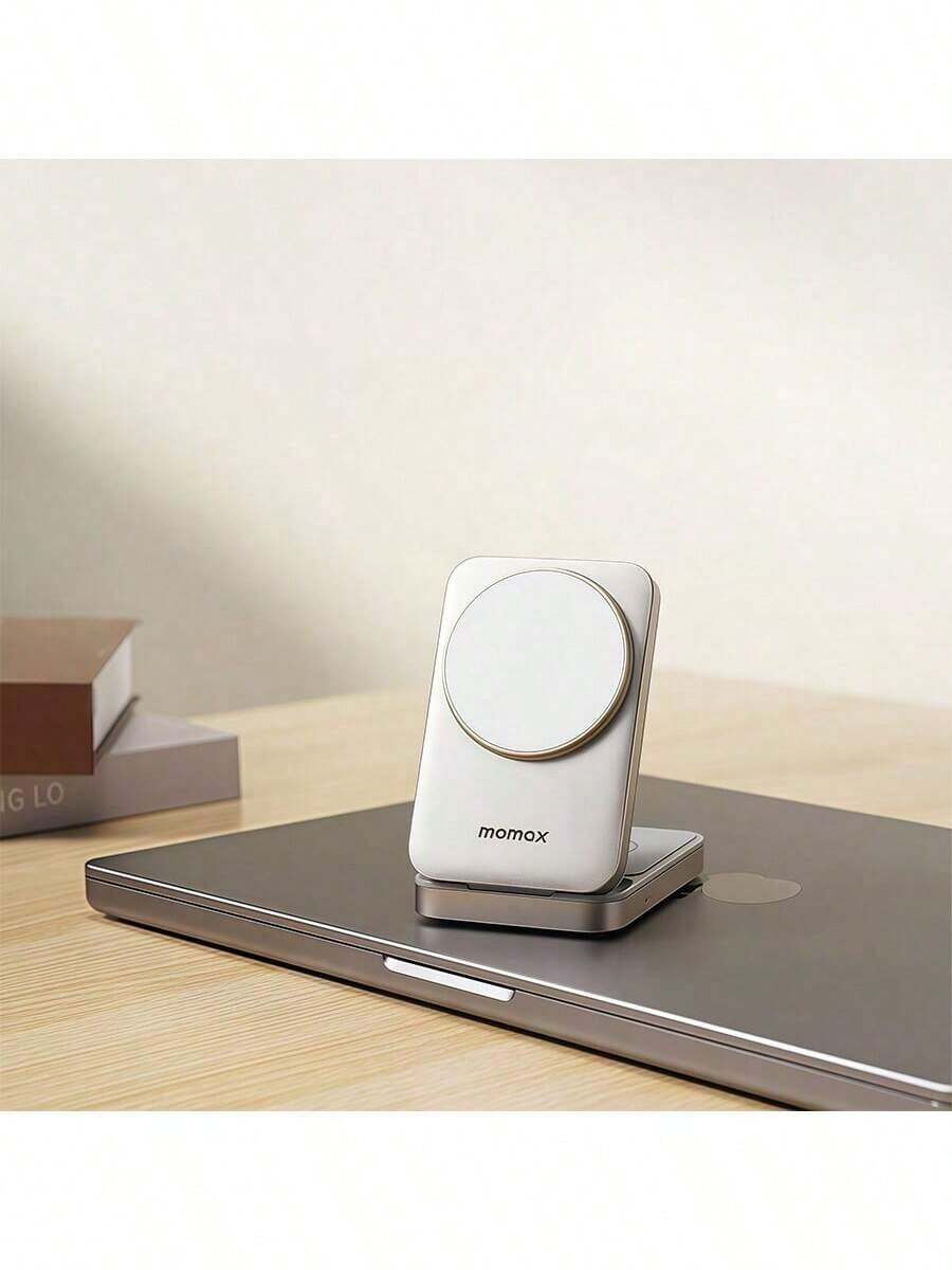 MOMAX UD36L MagSafe 三合一无线充电器，采用可折叠便携设计，兼容 iPhone、Apple Watch 和耳机 - 鈦金 - 查看 1