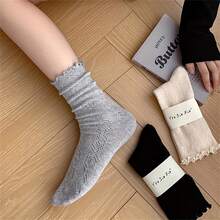 8 Paar Socken für Frauen, japanischer und koreanischer Stil, Frühling und Sommer einfarbige retroholische atmungsaktive Mesh-Socken für Frauen, Herbst Mittellang Plüsch-Socken für Frauen, japanische lose Spitzen-Socken Ins (1/4/8 Paare)