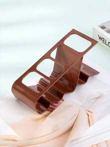 1 szt. Wielofunkcyjny stojak na piloty – wytrzymały plastikowy stojak na biurko, odpowiedni do salonu i biura, nie wymaga montażu, mieści 4 piloty i szklanki, minimalistyczny czarny design, antypoślizgowa podstawa, praktyczny wieszak w minimalistycznym stylu, dostępny na każdą porę roku, praktyczny stojak