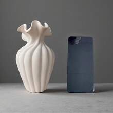 1 szt. Piękny ceramiczny wazon o wysokości 20 centymetrów, niewielki rozmiar, odpowiedni do ustawienia na biurku, odpowiedni do suszonych i świeżych kwiatów, o szorstkiej, matowej powierzchni, modny i nowatorski, w nowoczesnym stylu, odpowiedni dla osób młodych, w średnim wieku i młodych - Beżowy - Zobacz 2