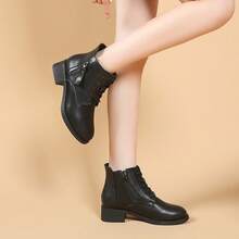 Zapatos de mamá vintage de cuero suave con suela blanda, cómodos, otoño invierno 2025, nuevos botines cortos de comercio exterior con tacón grueso y forro de lana - Soltero negro - Ver 5