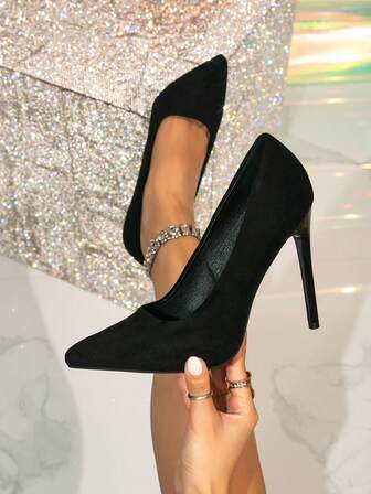 Svarta damskor i mocka med låg klack och spetsig tå, lämpliga för professionellt bruk, arbete, nattklubb, fest, catwalk, mångsidiga stilettklackar