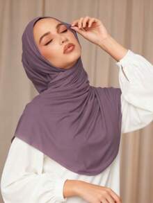 1条女士简约经典纯色优雅休闲滚边围巾，优质针织粘胶面料，长款头巾式头巾，适合日常生活、外出和聚会等场合。 - 紫色 - 查看 3