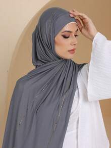 1条女士纯色针织水钻柔软头巾，阿拉伯风格休闲长围巾，保守纯色头巾，适合日常穿着。 - 深灰色 - 查看 4