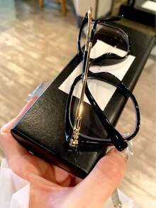 "Angel's Wing" Series  Retro Gothic Floral Cross Embossed  Blue Light Glasses For Women & Men, Classic Black Square Oversized Acetate Frame Clear Lens Eyeglasses, Luxury Designer Style Blue Blocker Computer Gaming Spectacles, Premium Titanium Lightweight Metal Hinge Flat Mirror Optical Frames,#CyberY2K  #GothicEyewear  #BlueLightBlocking  #VintageStyle  #LuxuryFrames - 黑色 - 查看 2