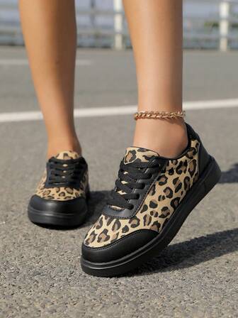 Leopardmönstrade casual sneakers för kvinnor, bekväma utomhusskor för körning, löparskor, vandringsskor, skateboardskor, låga snörskor