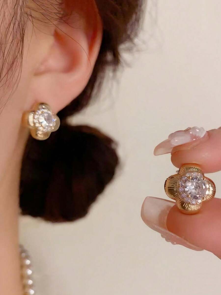 1 Pair Elegant Sparkling White Four-Leaf Flower 925 Silver Stud Earrings, Suitable For Daily Matching Accessories