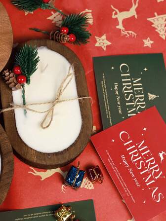 1 Piece Brand-New Wooden Boat-Shaped Scented Wax Candle With Christmas Pinecone Decoration. It Is A Perfect Party Gift And Festive Atmosphere Decoration. This Wooden Bowl Scented Wax Candle Is Specially Designed For Home Lighting And Is Very Suitable For Use In Homes And Hotels.