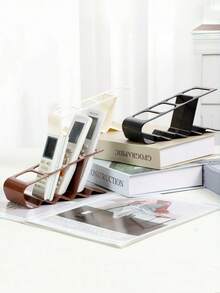 1 szt. Wielofunkcyjny stojak na piloty – wytrzymały plastikowy stojak na biurko, odpowiedni do salonu i biura, nie wymaga montażu, mieści 4 piloty i szklanki, minimalistyczny czarny design, antypoślizgowa podstawa, praktyczny wieszak w minimalistycznym stylu, dostępny na każdą porę roku, praktyczny stojak