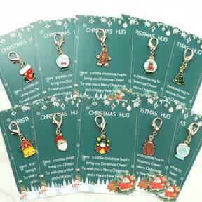 10pcs Christmas Themed Keychains, Featuring Designs Of Santa Claus, Snowman, Gingerbread Man, Bells, Reindeer Etc. Comes With Christmas Greeting Card. A Small Christmas , Suitable As Holiday Gifts For Family And Friends, Christmas Gifts, Seasonal Accessories, Reindeer Ornaments, Decorative Accessories, Lightweight Keyrings, Holiday Keychains, Seasonal Souvenirs, Great Gifts.