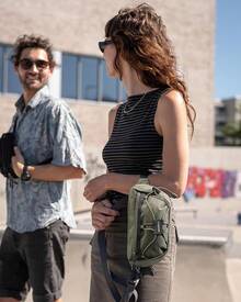 Riñonera Waterfly: Bolsas de cintura con cinturón ajustable, bolsa cruzada de pecho con bloqueo RFID antirrobo para mujeres y hombres, viajes, correr, caminar, senderismo, uso diario, negra - Gris claro verde - Ver 7