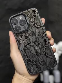 غطاء هاتف مصمم بطبعة زهرة الدانتيل والخطوط المتقاطعة، مقاوم للصدمات ومانع للبصمات، متوافق مع هواتف آيفون 16/16برو/16بلس/15/15برو ماكس/15برو/11/12/13/14برو ماكس/11برو/11برو ماكس/12برو/12برو ماكس/13برو/13برو ماكس/14برو/14برو ماكس، تصميم مبتكر وفاخر