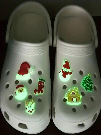 7pcs Random Glow-In-The-Dark Christmas Santa & Reindeer Series Shoe Charms DIY Accessories