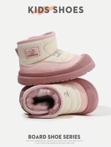 زوج من أحذية أطفال متوسطة الارتفاع مصنوعة من الجلد والمواد الفراء، مع أشرطة خطاف وحلقة، بدون كعب واضح، أحذية كاجوال جميلة للأطفال مناسبة للارتداء اليومي في الشتاء