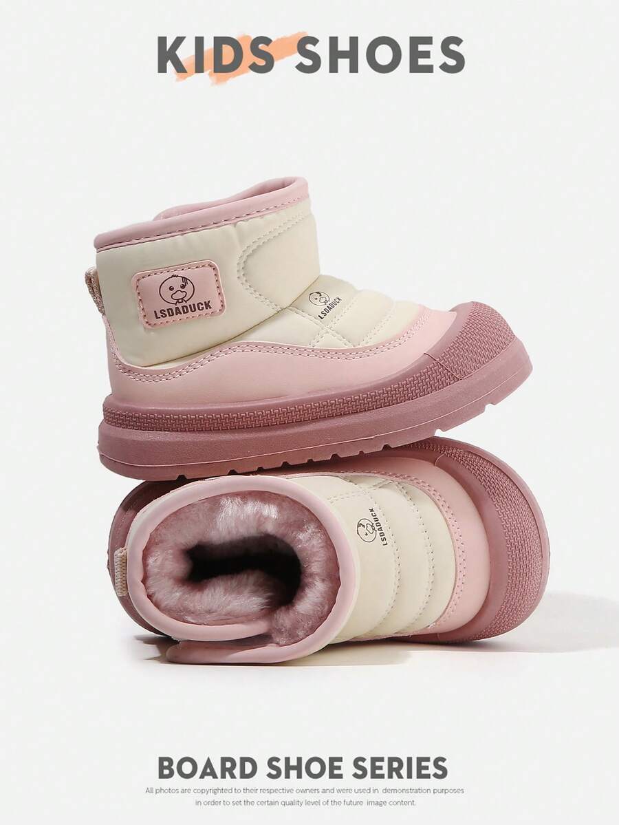 زوج من أحذية أطفال متوسطة الارتفاع مصنوعة من الجلد والمواد الفراء، مع أشرطة خطاف وحلقة، بدون كعب واضح، أحذية كاجوال جميلة للأطفال مناسبة للارتداء اليومي في الشتاء