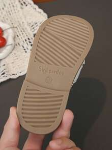 Sandalias casuales para niñas, nuevas llegadas, zapatos planos de verano para niños pequeños y grandes, zapatos de playa para niñas