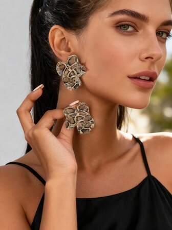 1 对几何别致铁蛇纹图案耳钉，适合婚礼、派对和日常佩戴
