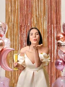 ستارة خلفية مزينة بشرائط ورود وأشرطة معدنية لامعة، أشرطة شرائط حفلات، ديكور لحفلات الذكرى السنوية وعيد الميلاد والسنة الجديدة وعيد الحب - متعدد الألوان - مشاهدة 8