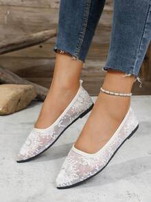 Women's Fashion Solid Color Lace Hollow Floral Pattern Pointed Toe Flat Slip-On Shoes, Comfortable Classic Versatile For All Seasons, Soft And Comfortable, Excellent Experience - White - View 3