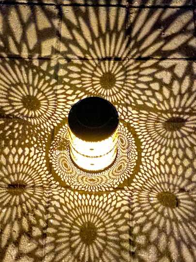 1pc Solar Powered Outdoor Wall Light, Metal Outdoor Wall Lamp | Diamond/Sunflower Pattern Fence Light, Suitable For Front Door, Christmas, Halloween, Party, Garden Or Backyard Outdoor Decor, Holiday Lighting, Front Door Decor, Decorative Wall Lighting, Wave Design Lamp, Painted Surface, High-Quality Solar Light, Decorative Lighting, Solar Lamp, Event Planner, Homeowner