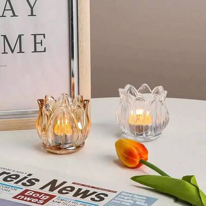 郁金香造型玻璃烛台，适合家居装饰、客厅装饰、卧室装饰、节日装饰、桌面装饰，也可作为送给女士、女友的礼物或纪念品。