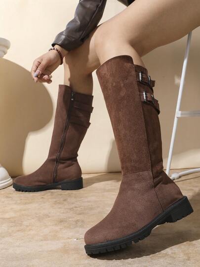 1 par de botas de tacón bajo de ante marrón oscuro para adolescentes, diseño retro de doble hebilla, adecuadas para todos los estilos en otoño/invierno, botas cómodas para niñas jóvenes