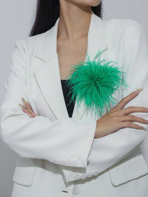 1 Stück handgefertigte französische retro übertriebene Feder Brosche Haarclip, einzigartiger Feder Blumen Brosche Pin, modischer vielseitiger Haarschmuck geeignet für den täglichen und abendlichen Gebrauch von Frauen