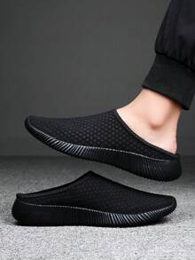 1 双黑色透气网眼针织鞋面一脚蹬休闲鞋，轻便、防滑、透气步行鞋