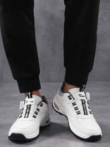 Zapatillas de cuero con botón giratorio para hombres, de color negro y blanco clásico de moda con cojín de aire, adecuadas para deportes al aire libre, golf