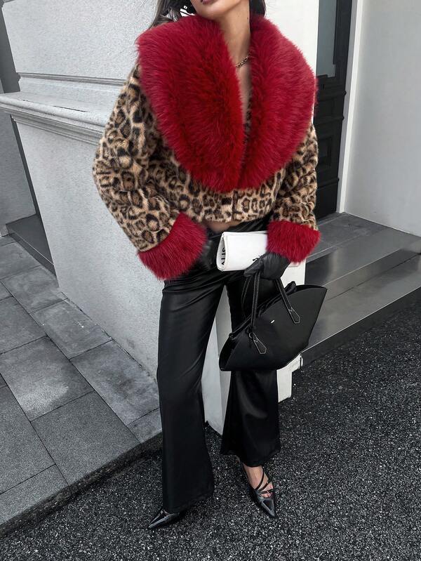 Abrigo de mujer con estampado de leopardo y parches de piel, con cuello y puños de peluche rojo, abrigo de invierno, ropa de invierno, atuendo navideño