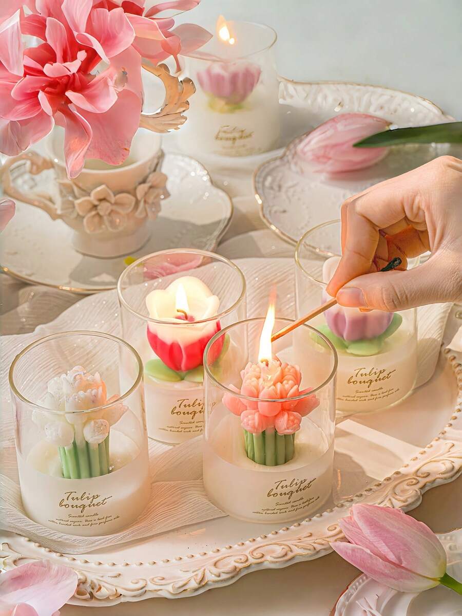 Nến thủy tinh hình hoa tulip với đường kính 6,5cm/2,56in và chiều cao 8cm/3,15in. Đây là một cây nến thơm hoa tulip thủ công lớn và đẹp mắt. Có thể dùng làm vật trang trí để bàn hoặc trang trí nhà cửa. Thích hợp cho các bữa tiệc, Giáng sinh, Ngày lễ tình nhân, Halloween và các dịp trang trí lễ hội khác. Đây cũng là một món quà tuyệt vời cho người yêu và người thân. - Nhiều màu - Xem 1
