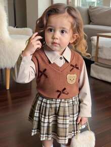 3 件套女婴休闲可爱活泼套装 - 简约衬衫 + 熊补丁和蝴蝶结背心 + 百褶裙