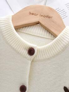 Bộ quần áo áo len ấm áp mùa đông cho bé gái gồm áo một hàng khuy thêu hoa và chân váy trơn màu 2 món - Cà phê nâu - Xem 4