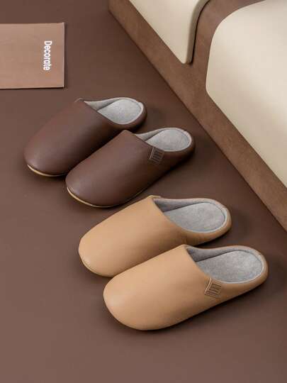 Pantofole silenziose unisex, tomaia in look pelle impermeabile facile da pulire, suola in TPR antiscivolo e durevole, colore unito semplice con design alla moda con lettere, pantofole morbide e silenziose per interni e camera da letto con fondo antiscivolo