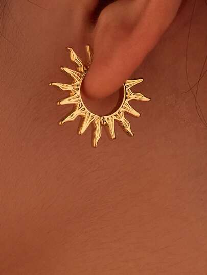1 Pair 14K Gold Sun Stud Earrings For Women,Punk Spike Sunlight Stud Small Hoop Earrings,Fashion Huggie Hoops Earring Jewelry Gift For Anniversary/Religions Faith/Wedding/Birthday/Vacation/Valentin's Day/Christmas Day