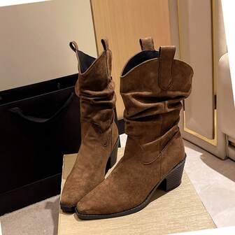 西部风格扣环粗跟褶皱休闲靴，女士时尚套穿尖头穆勒西部靴，V 型中筒靴，棕色别致牛仔靴