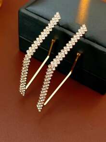 2 Stücke elegante funkelnde silberne Nadel Strass Diamant Ohrringe, luxuriöses schickes modisches vielseitiges Ohrstecker Design, geeignet für Party, Veranstaltung, Kleider-Kombinationen