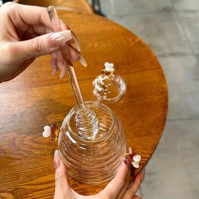 Yunbei No.1 Elegant Bee-Themed Honey Pot With Integrated Spoon - High Borosilicate Glass Container, Airtight Lid - Heat & Impact Resistant, Suitable For Kitchen, Pantry, Dining Table - Bee Decor - Ideal Gift For Beekeepers And Home Chefs, Bee Kitchen Decor, Pantry Organization, Floral Pattern, Premium Kitchenware, Syrup Dispenser, Kitchen Enthusiasts