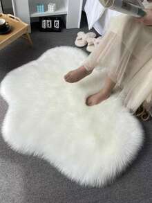 1pc Cloud Shaped White Plush Carpet, Asymmetrical Bedside Rug, 1-5cm Trimming Tolerance, Bedroom Foot Carpet, Living Room Coffee Table Rug, Nordic Ins Style Decor, Small Rug, Carpet, Home Decor, Living Room Carpet, Living Room Small Rug, Bedroom Carpet, Living Room Home Decor, Outdoor Rug, Washable Carpet, Fleece Carpet, Furry Carpet, Autumn/Winter Carpet, Thick/Plush - trắng - Xem 1